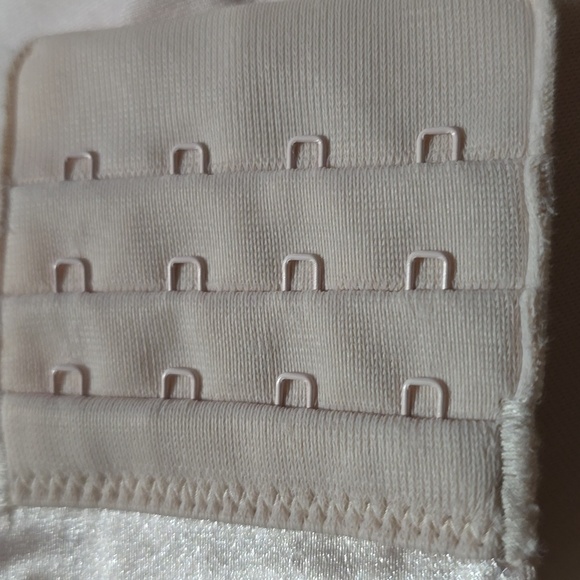 Vanity Fair Lingerie® Illumination Full-Figure Bra 76338 38DD - Picture 9 of 9